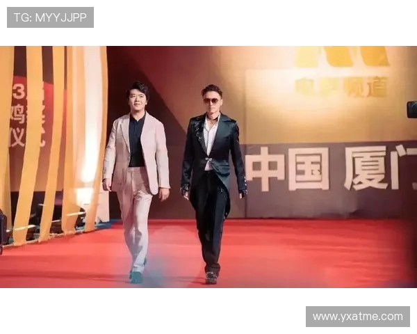 郎朗与足球明星同框合影展现音乐与体育的完美融合瞬间